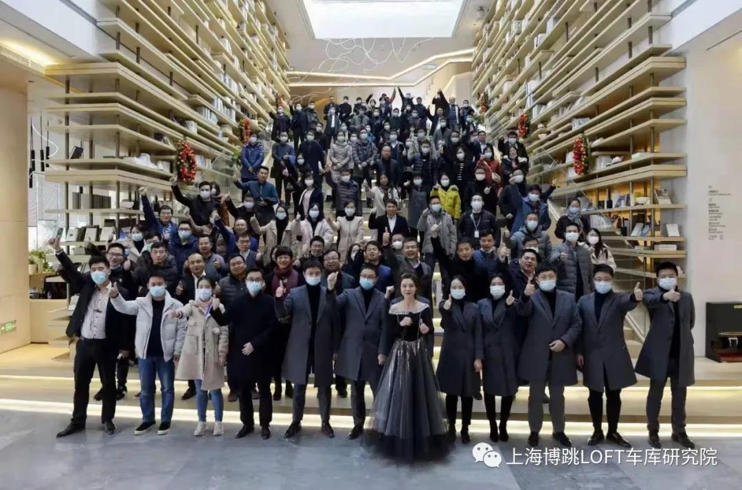 长治全国一百多人在华侨城汉口道6号参观研讨LOFT专利车库技术！